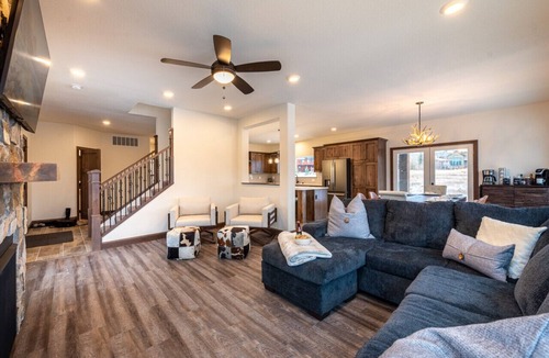 Grand Elk Ranch House | Buffalo Run- Luxury home, dog OK, HOT TUB, near RMNP