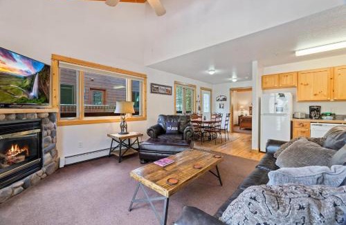Fall River Estates Apartment | Bugle Pointe B11 by Estes Park Condos