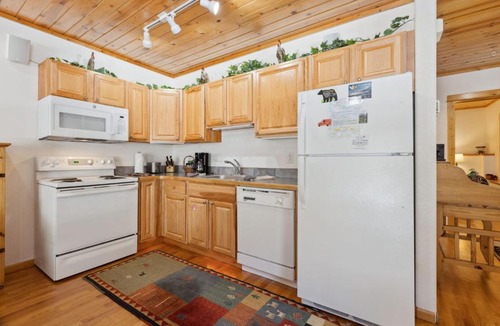 Fall River Estates Apartment | Bugle Pointe B14 by Estes Park Condos