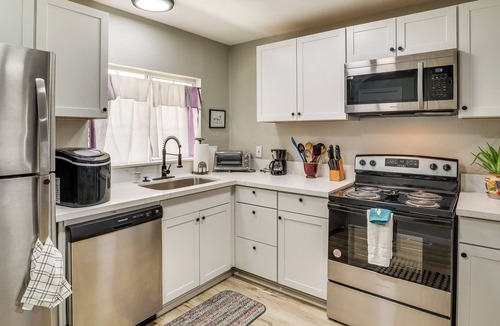 Holiday Shores House | Bullhead City Escape Near River: Snowbirds Welcome