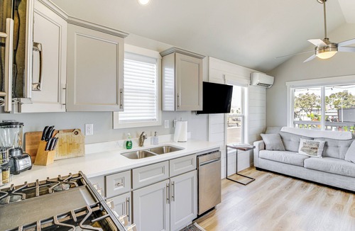 Bullhead City House | Bullhead City Vacation Rental w/Resort Pool!