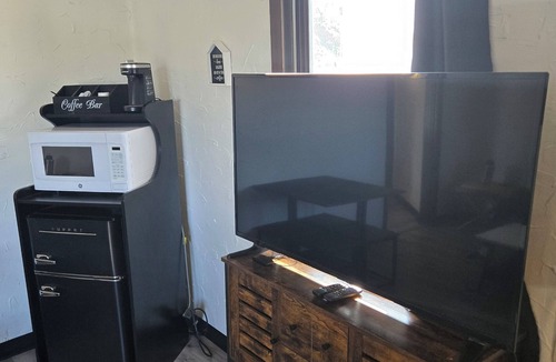 Manitou Springs Cabin | Cabin 15 | 1BR + Kitchenette Near Pikes Peak