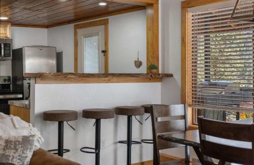 Estes Park House | Cabin 3- Cozy updated cabin 5 min to RMNP
