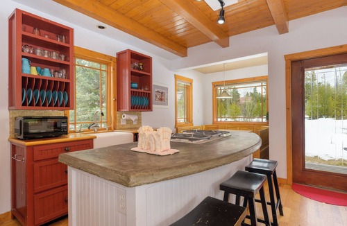 Fraser Cabin | Cabin getaway 3 bedroom, garage, open floor plan