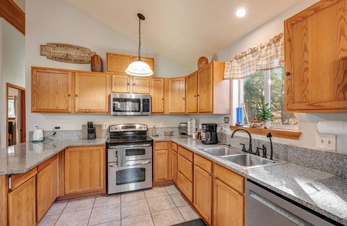 Florissant Cabin | Cabin near Wolf and Wildlife