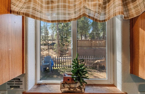 Florissant Cabin | Cabin near Wolf and Wildlife
