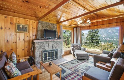 Estes Park House | Cabin on 7 acres with glorious mountain views & wood fireplace