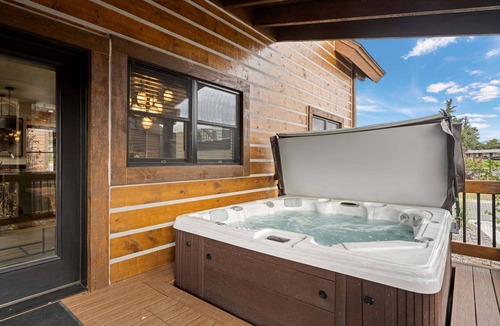 Estes Park Cabin | Cabin on Lake Estes! Private Jacuzzi Two Patios Indoor and Outdoor Fireplace