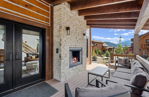 Estes Park Cabin | Cabin on Lake Estes! Private Jacuzzi Two Patios Indoor and Outdoor Fireplace