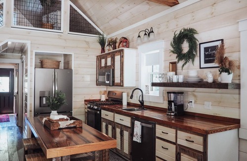 Stone Creek Cabin | Cabin Retreat on quiet back road in Amish Country