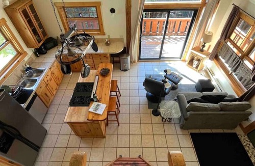 Minturn House | Cabin-Style Ski Home in Minturn with Private Deck
