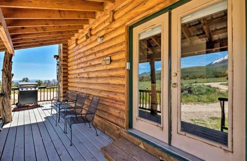 Spanish Valley House | Cabin w/Fire Pit, Views & BBQ: 18 Mi to Moab!