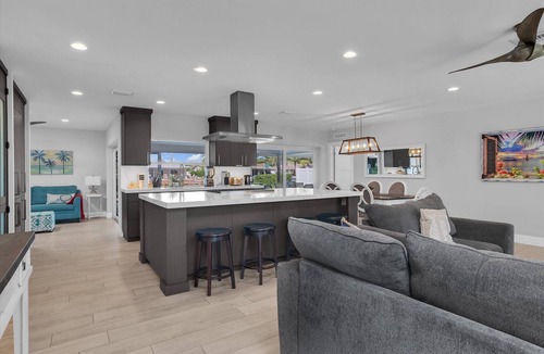 Harbor Village Villa | Canal Side 3 BR Villa W/Heated Pool 5 min to Pier
