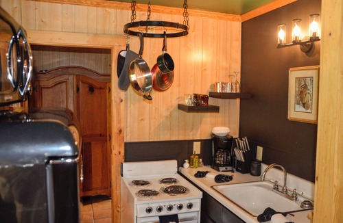Drake Cabin | Canyon Cabin (Unit 17) at The Woolly Bugger Inn