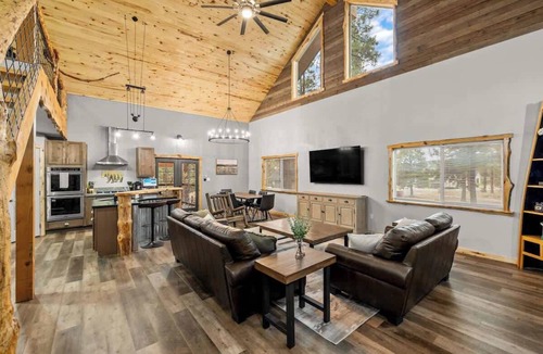 Williams House | Canyon Gateway with Hot Tub