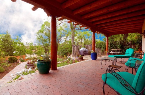 South Capitol House | Casa Buena Vista: Outdoor Hot Tub - Walk to Plaza