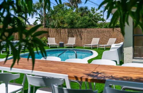 Hallandale Beach Villa | Casa Christina I 5 Min To Beach I Tropical Pool