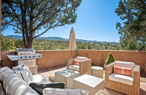 Nambe Pueblo House | Casa Colibri - Luxury Retreat with Mountain Views