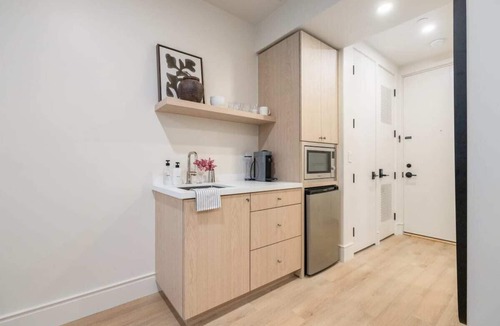 Oak Park Apartment | Casa Iglesia Studio 107