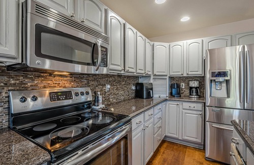 Grand Junction House | Casa Rimrock: Wake Up at CO Monument