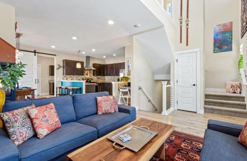 Old Town North House | Casa Tierra Walk to Old Town via Poudre River Trail