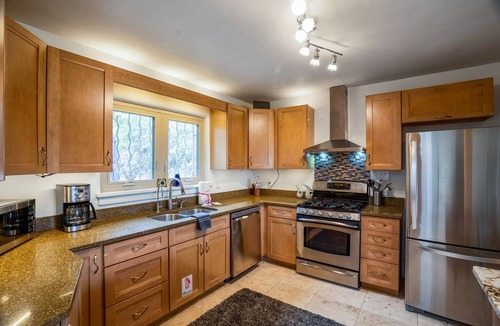 Northeast Santa Fe House | Casa Ursula - a hillside gem with Sangre de Cristo views, 10 min. walk to Plaza