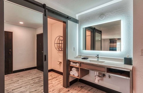 Port Hueneme Hotel | Casa Via Mar Inn, Ascend Hotel Collection