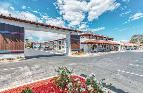 Port Hueneme Hotel | Casa Via Mar Inn, Ascend Hotel Collection