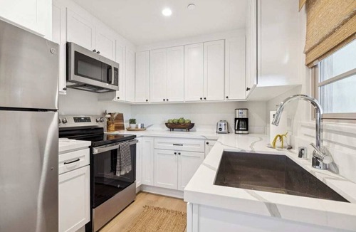 West Beach Apartment | Casa Yano Apartment 2 - Coastal Comfort