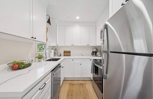West Beach Apartment | Casa Yano Apartment 3 - Coastal Comfort