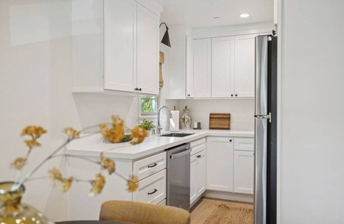 West Beach Apartment | Casa Yano Apartment 3 - Coastal Comfort