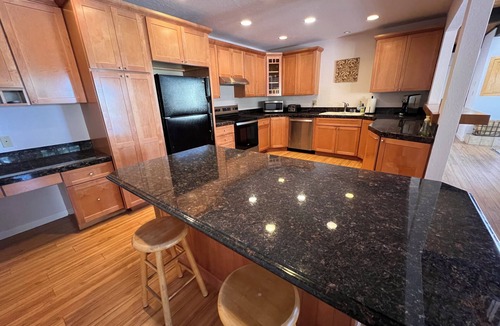Zephyr Cove House | Cascade Hideaway in Lake Village With Private Hot Tub!