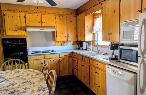 Manitou Springs House | CASCADE RETREAT IN MOUNTAIN SETTING, NEAR PIKES PEAK, MINUTES TO MANITOU SPRINGS