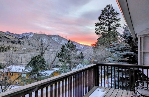 Manitou Springs House | CASCADE RETREAT IN MOUNTAIN SETTING, NEAR PIKES PEAK, MINUTES TO MANITOU SPRINGS