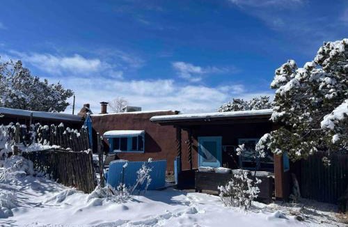 Seton Village House | Casita Azul: Cozy Historic Adobe Retreat in Santa Fe