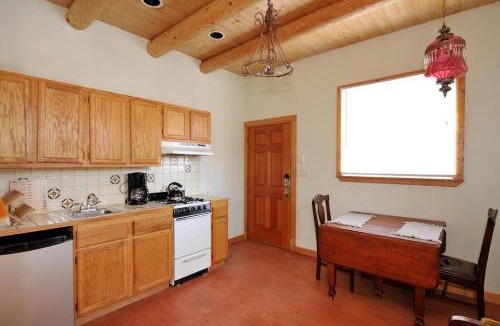 Northeast Santa Fe House | Casita Bee, private Retreat in Santa Fe