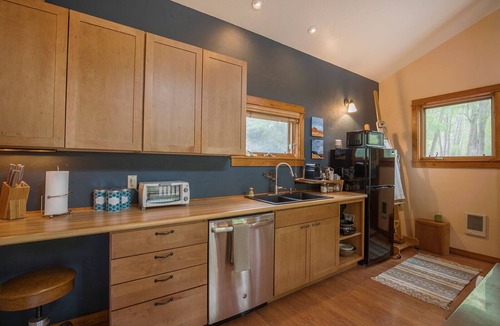 Placerville House | Casita Rio: Private Riverside Retreat w/Hot Tub