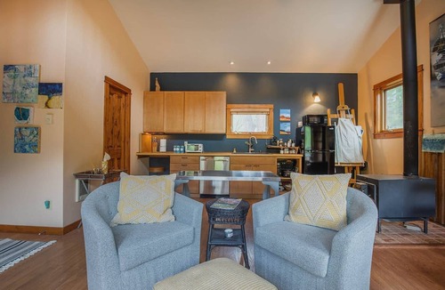 Placerville House | Casita Rio: Private Riverside Retreat w/Hot Tub
