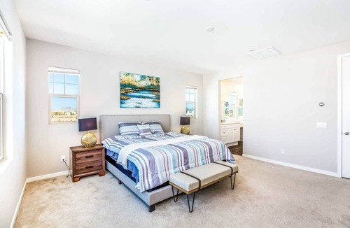 Ontario House | Castle on South Monarch Pl