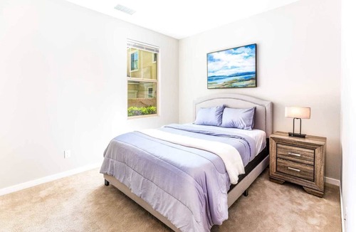 Ontario House | Castle on South Monarch Pl