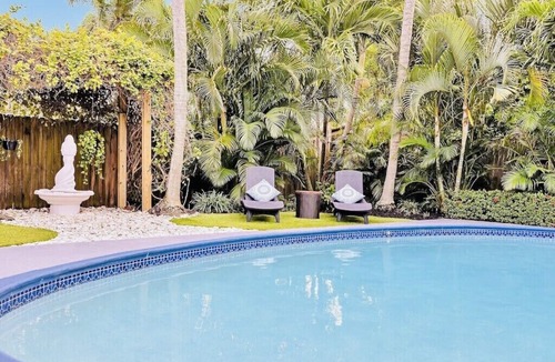 Imperial Point House | "CATCH OF PARADISE PALMS"