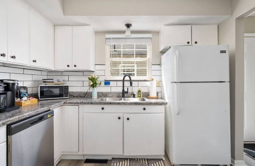 Heath Apartment | Cedar and Oak - 2 BR, King Beds, Patio