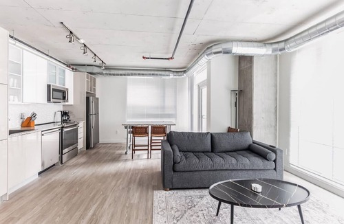Gateway District Apartment | Central apartment with double queen beds