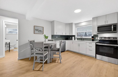 North Canton Apartment | Central Cozy 2BR w/Garage & Airport Nearby
