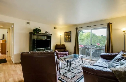 Glenwood Grove - North Iris Condo | Central, Remodeled, 2-Bdrm Suite Retreat!