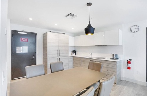 Hollywood Condo | CH Luxury Spacious Beach Condo | Ocean Breeze-CS40