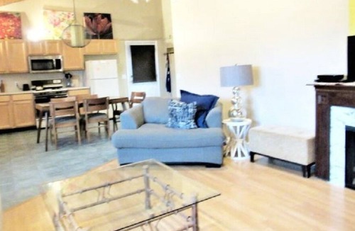 Novelty Cottage | Chagrin Valley Cottage & Sweet Spot Honey--4 miles to Chagrin Falls Village