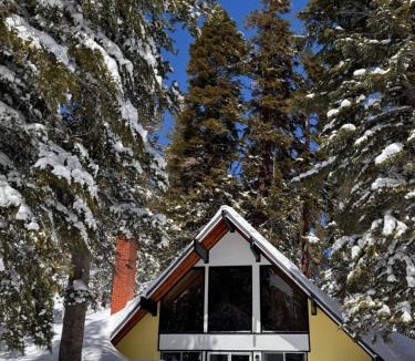 Mammoth Lakes Ski Chalet | Chalet 12 by Mammoth Mountain Chalets
