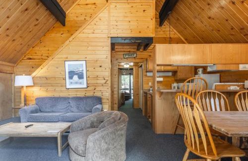 Mammoth Lakes Ski Chalet | Chalet 25 by Mammoth Mountain Chalets