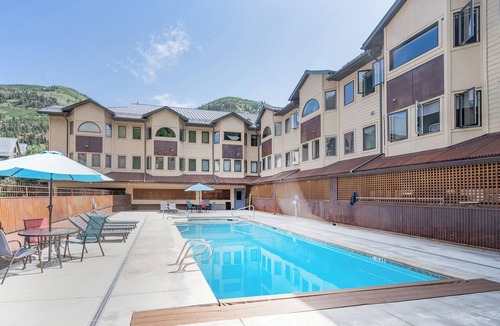 Telluride Condo | Chalet chic! Short walk to ski, river, hot tub & parking